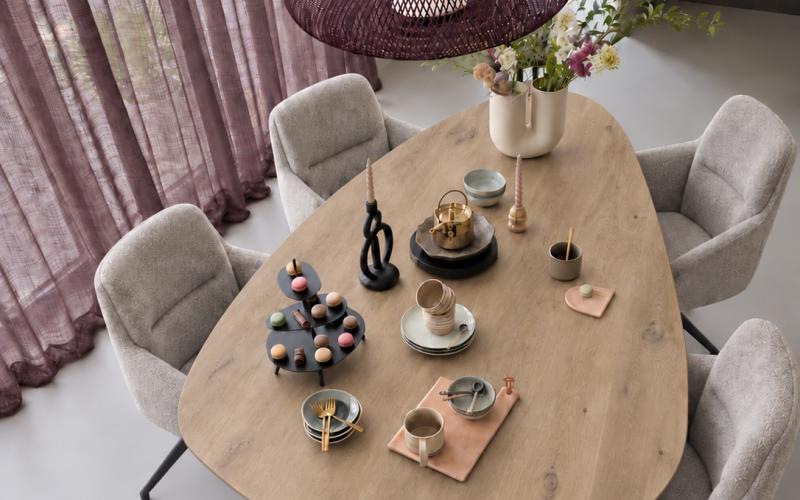 Eiken druppeltafel 150 x 120 cm met verjongde rand